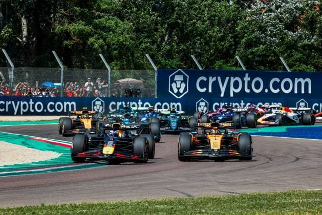 Formula 1 AWS Gran Premio del Made in Italy e dell Emilia-Romagna Alexis Perrin OVERTAKE MAXPPP - Imola 18 05 2025 01 VERSTAPPEN Max (nld), Red Bull Racing, action 81 PIASTRI Oscar (aus), McLaren F1 Team, action 04 NORRIS Lando (gbr), McLaren F1 Team, action starting during the Formula 1 AWS Gran Premio del Made in Italy e dell Emilia-Romagna Grand Prix 2025, the 7th round of the 2025 FIA Formula 1 World Championship, WM, Weltmeisterschaft on the Autodromo Internazionale Enzo e Dino Ferrari from May 15 to 18, 2025, in Imola, Italy Imola Italy Copyright: xOVERTAKE MAXPPPxAlexisxPerrinx OVT202505186169 OVT202505186169
