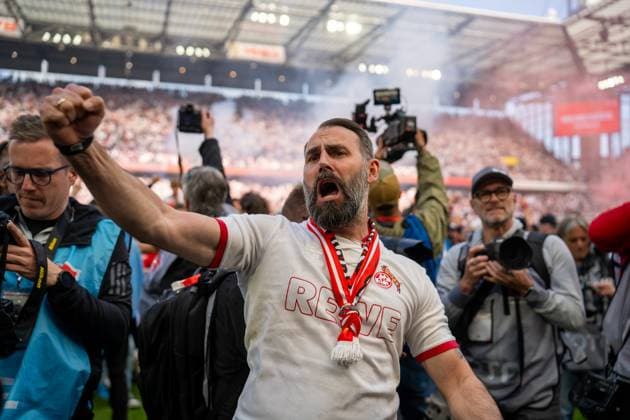 Die Fans des 1. FC Koeln feiern die Meisterschaft in der 2. Bundesliga 1. FC Koeln vs. 1. FC Kaiserslautern, Fussball, 2. Bundesliga, 34. Spieltag, Saison 2024 2025, 18.05.2025 DFL REGULATIONS PROHIBIT ANY USE OF PHOTOGRAPHS AS IMAGE SEQUENCES AND OR QUASI-VIDEO 1. FC Koeln vs. 1. FC Kaiserslautern, Fussball, 2. Bundesliga, 34. Spieltag, Saison 2024 2025, 18.05.2025 Koeln