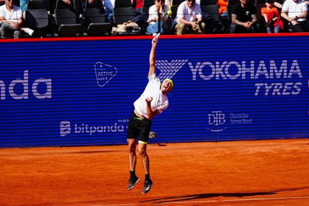 Alexander Zverev (GER) bei Aufschlag GER, Alexander Zverev (GER) vs. Alexandre Muller (FRA), Tennis, ATP, Tennis Herren 500, Bitpanda Hamburg Open, Achtelfinale, 21.05.2025 GER, Alexander Zverev (GER) vs. Alexandre Muller (FRA), Tennis, ATP 500, Bitpanda Hamburg Open, Achtelfinale, 21.05.2025 Hamburg Copyright: xEibner-Pressefoto MarcelxvonxFehrnx EP_MFN