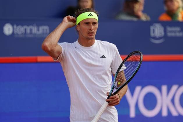 GER, Hamburg, xFSx , ATP, Tennis Herren 500 , Herren Tennistunier Bitpanda Hamburg Open 2025, Achtelfinale 21.05.2025 Alexander Zverev (GER) enttaeuscht, enttaeusch schauend, dissapointed, traurig, frustriert, frust, gefrustet Copyright: HMBxMedia FernandoxSoares