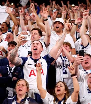 Tottenham fans celebrate. Tottenham Hotspur v Manchester United, ManU Europa League Final, Football, San Mames Stadium, Bilbao, Spain - 21 May 2025 EDITORIAL USE ONLY No use with unauthorised audio, video, data, fixture lists, club league logos or live services. Online in-match use limited to 120 images, no video emulation. No use in betting, games or single club league player publications. Copyright: xJamesxMarsh Shutterstockx 15312890gl