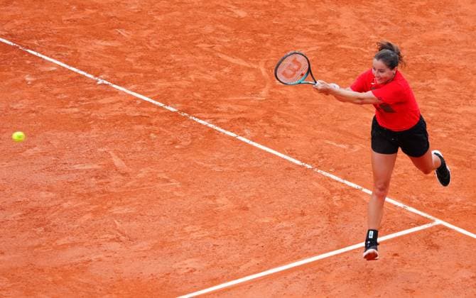 Jodie Burrage practices French Open Tennis, Saturday Previews, Qualifying and Practice, Tennis, Roland Garros, Paris, France - 24 May 2025 EDITORIAL USE ONLY No use with unauthorised audio, video, data, fixture lists, club league logos or live services. Online in-match use limited to 120 images, no video emulation. No use in betting, games or single club league player publications. Copyright: xJavierxGarcia Shutterstockx 15314612al