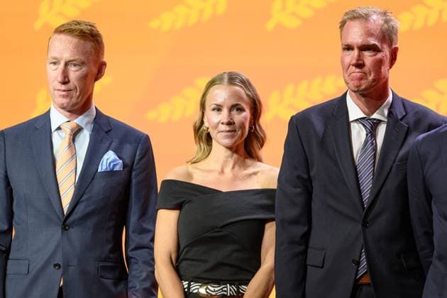 250524 Jörgen Jönsson, Anna Liv, wife of late Stefan Liv, Kenny Jönnson, Henrik Zetterberg, Mikael Samuelsson, Niklas Kronwall, Bengt-Ake Gustafsson and Luc Tardif, President of the International Ice hockey, Eishockey Federation during the IIHF Contributors™ Award Ceremony on May 24, 2025 in Stockholm. Photo: Simon Hastegard BILDBYRAN kod SH SH0625 ishockey ice hockey presskonferens press conference, PK, Pressekonferenz bbeng Copyright: SIMONxHASTEGARD BB250524SH013