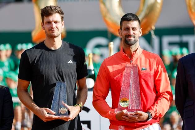 Hubert Hurkacz (POL) und Novak Djokovic (SRB) bei der Siegerehrung , Schweiz, Tennis, Gonet Geneva Open ATP, Tennis Herren 250), Final Doppel,2025, Ariel Behar (URU) Joran Vliegen (BEL) vs. Sadio Doumbia (FRA) Fabien Reboul (FRA), 24.05.2025, Parc des Eaux-Vives, Genf, Schweiz Genf Parc des Eaux-Vives Genf Schweiz Copyright: xGrantxHubbsx