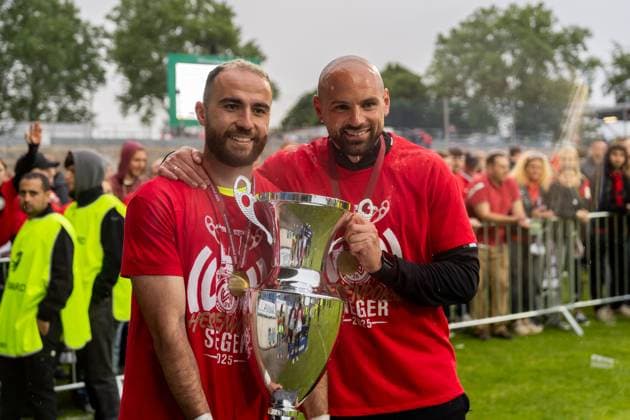 Freude, Feier, Jubel, Emotion, v.l. Fatih Kaya (SV Wehen Wiesbaden, 29), Giuliano Modica (SV Wehen Wiesbaden, Co-Trainer Analyse) mit dem Pokal nach dem Pokalsieg, GER, KSV Hessen Kassel vs. SV Wehen Wiesbaden, Krombacher-Hessenpokal, Finale, Saison 2024 2025, 24.05.2025, DFB DFL REGULATIONS PROHIBIT ANY USE OF PHOTOGRAPHS AS IMAGE SEQUENCES AND OR QUASI-VIDEO, GER, KSV Hessen Kassel vs. SV Wehen Wiesbaden, Krombacher-Hessenpokal, Finale, Saison 2024 2025, 24.05.2025, Frankfurt am Main Copyright: xEibner-Pressefoto Jan-NiclasxGrox EP_JGG