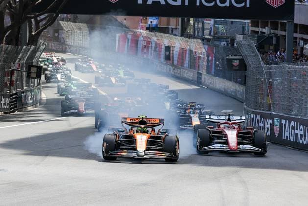 Start, Lando Norris (McLaren Formula 1 Team), Charles Leclerc (Scuderia Ferrari HP), Oscar Piastri (McLaren Formula 1 Team), Max Verstappen (Oracle Red Bull Racing), Rennen, Grosser Preis von Monaco, Motorsport, Herren, Formel 1, 25.05.2025 Monte Carlo Monaco MCO