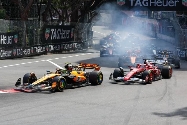 Start, Lando Norris (McLaren Formula 1 Team), Charles Leclerc (Scuderia Ferrari HP), Oscar Piastri (McLaren Formula 1 Team), Max Verstappen (Oracle Red Bull Racing), Rennen, Grosser Preis von Monaco, Motorsport, Herren, Formel 1, 25.05.2025 Monte Carlo Monaco MCO