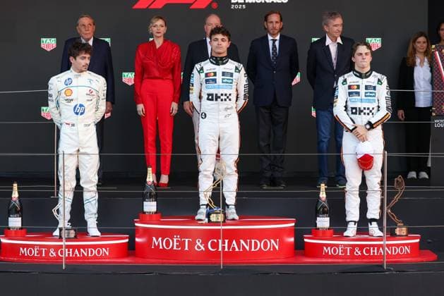 l-r: 2 Platz Charles Leclerc (Scuderia Ferrari HP), Winner, Sieger, Lando Norris (McLaren Formula 1 Team), 3 Platz Oscar Piastri (McLaren Formula 1 Team) auf dem Podium , Rennen, Grosser Preis von Monaco, Motorsport, Herren, Formel 1, 25.05.2025 Monte Carlo Monaco MCO