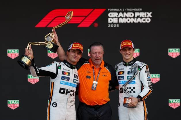 l-r: Winner, Sieger, Lando Norris (McLaren Formula 1 Team), Motorsportmanager und derzeit CEO von McLaren Racing Zak Brown, 3 Platz Oscar Piastri (McLaren Formula 1 Team), Rennen, Grosser Preis von Monaco, Motorsport, Herren, Formel 1, 25.05.2025 Monte Carlo Monaco MCO