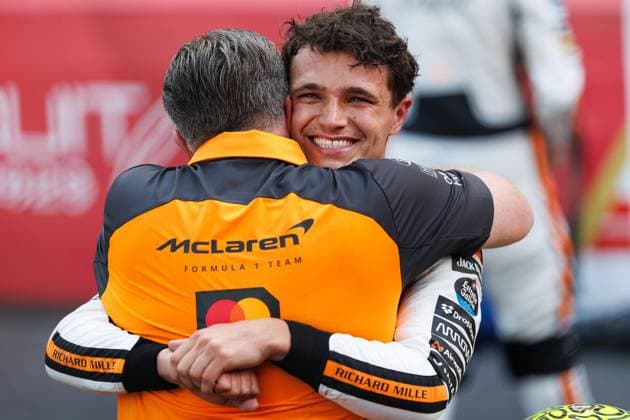 Lando Norris (McLaren Formula 1 Team, 04) bejubelt seinen Sieg in Monaco mit Zak Brown, Grosser Preis von Monaco, Motorsport, Formel 1, Saison 2025, 25.05.2025 Grosser Preis von Monaco, Motorsport, Formel 1, Saison 2025, 25.05.2025 Monte Carlo Copyright: xEibner-Pressefoto AlexanderxNeisx EP_ANS