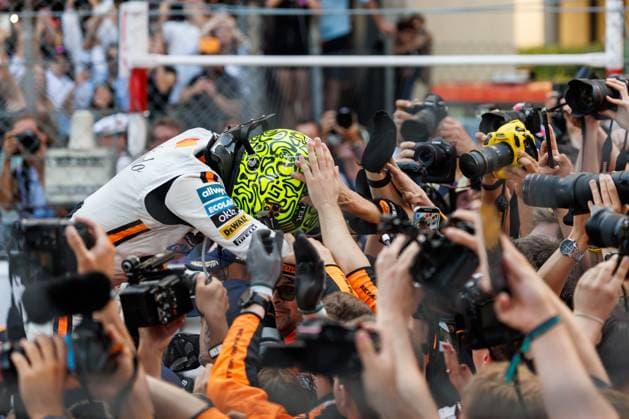 Lando Norris (McLaren Formula 1 Team, 04) bejubelt seinen Sieg in Monaco, Grosser Preis von Monaco, Motorsport, Formel 1, Saison 2025, 25.05.2025 Grosser Preis von Monaco, Motorsport, Formel 1, Saison 2025, 25.05.2025 Monte Carlo Copyright: xEibner-Pressefoto AlexanderxNeisx EP_ANS