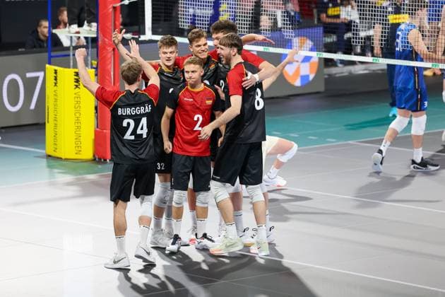 Das deutsche Team bejubelt einen Satzgewinn, GER, Deutschland vs. Italien, Volleyball, Herren, Laenderspiel, Saison 2024 2025, 25.05.2025, GER, Deutschland vs. Italien, Volleyball, Herren, Laenderspiel, Saison 2024 2025, 25.05.2025 Muenchen Copyright: xEibner-Pressefoto JennixMaulx EP_JML