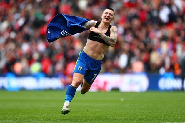 James Tilley of AFC Wimbledon celebrates at full time AFC Wimbledon v Walsall, EFL Sky Bet League Two, Play-Off Final, Football, Wembley Stadium, London, UK - 26 May 2025 EDITORIAL USE ONLY No use with unauthorised audio, video, data, fixture lists, club league logos or live services. Online in-match use limited to 120 images, no video emulation. No use in betting, games or single club league player publications. Copyright: xJamesxMarsh Shutterstockx 15316457gb