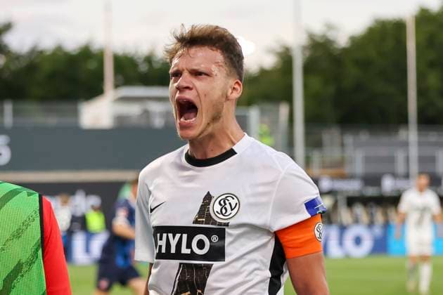 Torjubel SV Elversberg beim 1:1 durch Robin Fellhauer (SV Elversberg, 06) , Deutschland, Fussball, Bundesliga-Relegation, 2024 2025, SV Elversberg vs. 1. FC Heidenheim, 26.05.2025, Ursapharm-Arena, Spiesen-Elversberg, Deutschland DFL REGULATIONS PROHIBIT ANY USE OF PHOTOGRAPHS AS IMAGE SEQUENCES AND OR QUASI-VIDEO. Spiesen-Elversberg Ursapharm-Arena Saarland Deutschland Copyright: xGrantxHubbsx