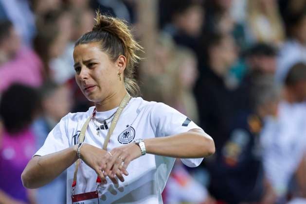 Lena Oberdorf (Germany) gestikuliert, UEFA Women s Nations League 2024 25 Grp A1 MD5, Germany and Netherlands, Weserstadion am 30. May 2025 in Bremen, Deutschland. (Foto von Marco Steinbrenner DeFodi Images) Lena Oberdorf (Germany) gestures, UEFA Women s Nations League 2024 25 Grp A1 MD5, Germany and Netherlands, Weserstadion, May 30, 2025 in Bremen, Germany. (Photo by Marco Steinbrenner DeFodi Images)