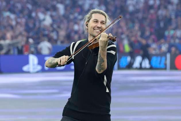 David Garrett spielt auf seiner Geige, UEFA Champions League Final 2025, Paris Saint-Germain and FC Internazionale Milano, Allianz Arena am 31. May 2025 in München, Deutschland. (Foto von Marco Steinbrenner DeFodi Images) David Garrett plays his violin, UEFA Champions League Final 2025, Paris Saint-Germain and FC Internazionale Milano, Munich Football Arena, May 31, 2025 in Munich, Germany. (Photo by Marco Steinbrenner DeFodi Images)