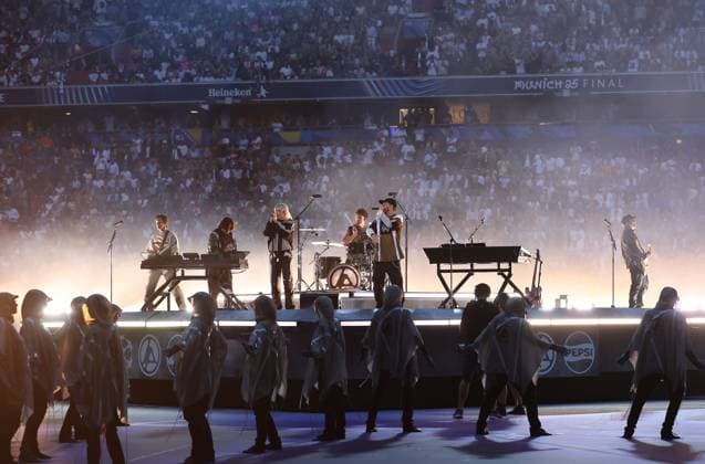 Fussball, Herren, Champions League, Saison 2024 2025, Paris Saint-Germain - Inter Mailand, Finale, UEFA Champions League Final 2025, Allianz Arena Vor dem Anpfiff, Linkin Park, Musik, Showeinlage