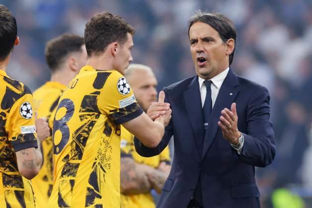 Benjamin Pavard (FC Internazionale Milano) und Trainer Simone Inzaghi (FC Internazionale Milano) schauen enttaeuscht, UEFA Champions League Final 2025, Paris Saint-Germain and FC Internazionale Milano, Allianz Arena am 31. May 2025 in München, Deutschland. (Foto von Marco Steinbrenner DeFodi Images) Benjamin Pavard (FC Internazionale Milano) und Trainer Simone Inzaghi (FC Internazionale Milano) look dejected, UEFA Champions League Final 2025, Paris Saint-Germain and FC Internazionale Milano, Munich Football Arena, May 31, 2025 in Munich, Germany. (Photo by Marco Steinbrenner DeFodi Images)