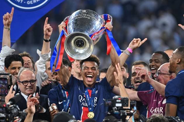 Spieler,Teamfoto,Team,Mannschaft,Mannschaftsfoto Desire Doue (PSG) mit Pokal,Cup,Trophaee, Jubel,Freude,Begeisterung, Siegerehrung, Fussball UEFA Champions League Finale Paris Saint-Germain (PSG) - Inter Mailand 5-0, am 31.05.2025 Munich Football Arena,