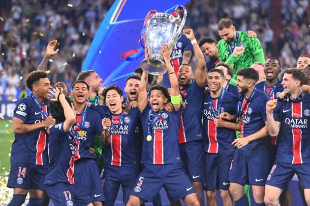 Teamfoto,Team,Mannschaft,Mannschaftsfoto, MARQUINHOS (PSG) mit Pokal,Cup,Trophaee,Jubel,Freude,Begeisterung, Siegerehrung, Fussball UEFA Champions League Finale Paris Saint-Germain (PSG) - Inter Mailand 5-0, am 31.05.2025 Munich Football Arena,