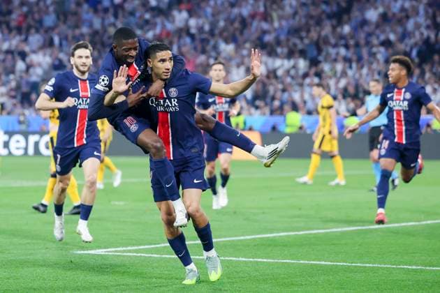 Achraf Hakimi (Paris Saint-Germain) bejubelt seinen Treffer zum 1:0 mit Ousmane Dembele (Paris Saint-Germain), UEFA Champions League Final 2025, Paris Saint-Germain and FC Internazionale Milano, Allianz Arena am 31. May 2025 in München, Deutschland. (Foto von Marco Steinbrenner DeFodi Images) Achraf Hakimi (Paris Saint-Germain) celebrates after scoring his teams first goal with Ousmane Dembele (Paris Saint-Germain), UEFA Champions League Final 2025, Paris Saint-Germain and FC Internazionale Milano, Munich Football Arena, May 31, 2025 in Munich, Germany. (Photo by Marco Steinbrenner DeFodi Images)