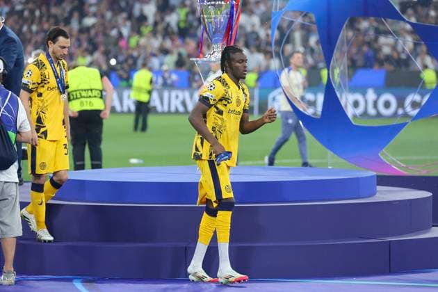 Yann Bisseck (FC Internazionale Milano) schaut enttaeuscht, UEFA Champions League Final 2025, Paris Saint-Germain and FC Internazionale Milano, Allianz Arena am 31. May 2025 in München, Deutschland. (Foto von Marco Steinbrenner DeFodi Images) Yann Bisseck (FC Internazionale Milano) looks dejected, UEFA Champions League Final 2025, Paris Saint-Germain and FC Internazionale Milano, Munich Football Arena, May 31, 2025 in Munich, Germany. (Photo by Marco Steinbrenner DeFodi Images)