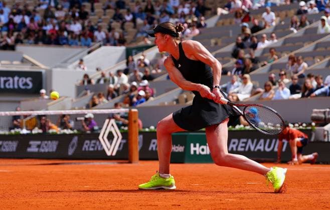 Elina Svitolina in fourth round action French Open Tennis, Day Eight, Tennis, Roland Garros, Paris, France - 01 Jun 2025 EDITORIAL USE ONLY No use with unauthorised audio, video, data, fixture lists, club league logos or live services. Online in-match use limited to 120 images, no video emulation. No use in betting, games or single club league player publications. Copyright: xJavierxGarcia Shutterstockx 15334656a