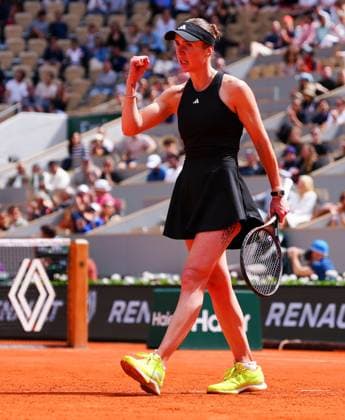 Elina Svitolina in fourth round action French Open Tennis, Day Eight, Tennis, Roland Garros, Paris, France - 01 Jun 2025 EDITORIAL USE ONLY No use with unauthorised audio, video, data, fixture lists, club league logos or live services. Online in-match use limited to 120 images, no video emulation. No use in betting, games or single club league player publications. Copyright: xJavierxGarcia Shutterstockx 15334656b
