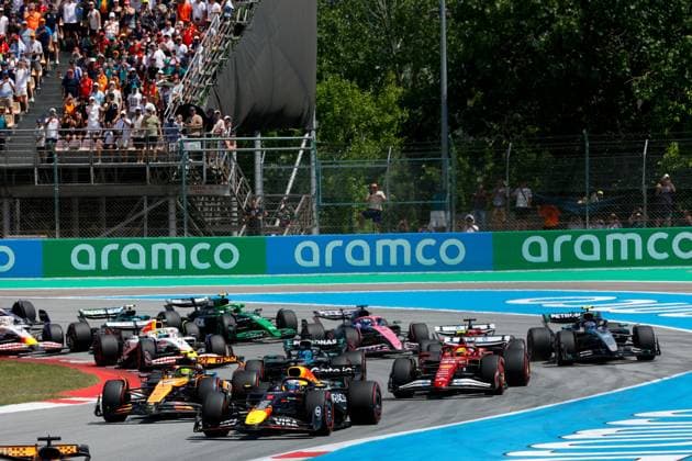 Start, 1 Max Verstappen (NLD, Oracle Red Bull Racing), 4 Lando Norris (GBR, McLaren F1 Team), 63 George Russell (GBR, Mercedes-AMG Petronas F1 Team), 44 Lewis Hamilton (GBR, Scuderia Ferrari HP), F1 Grand Prix of Spain at Circuit de Barcelona-Catalunya on June 1, 2025 in Barcelona, Spain. (Photo by HOCH ZWEI) Barcelona Spain