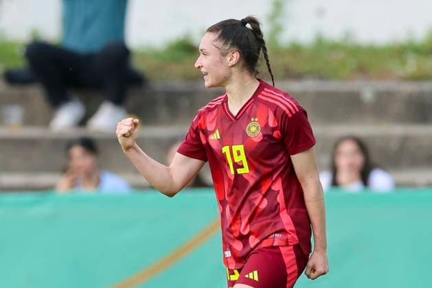 Sophie Weidauer (Germany) bejubelt ihren Treffer zum 1:0, Friendly match, Germany vs USA U23, Kramski-Arena am 02. June 2025 in Pforzheim, Deutschland. (Foto von Marco Steinbrenner DeFodi Images) Sophie Weidauer (Germany) celebrates after scoring her teams first goal, Friendly match, Germany vs USA U23, Kramski-Arena, June 2, 2025 in Pforzheim, Germany. (Photo by Marco Steinbrenner DeFodi Images)