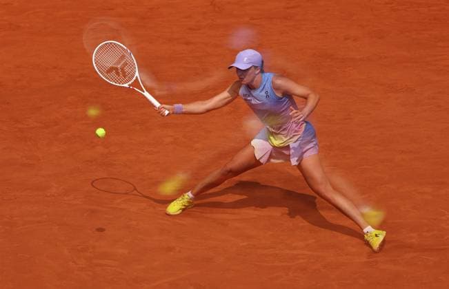 Iga Swiatek of Poland in action French Open Tennis, Day Ten, Tennis, Roland Garros, Paris, France - 03 Jun 2025 EDITORIAL USE ONLY No use with unauthorised audio, video, data, fixture lists, club league logos or live services. Online in-match use limited to 120 images, no video emulation. No use in betting, games or single club league player publications. Copyright: xEllaxLing Shutterstockx 15335299af