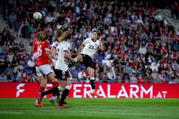 Sara Doorsoun (Deutschland, 23) am Ball, davor Annabel Schasching (Oesterreich, 16), AUT, Oesterreich vs Deutschland, Frauen Fussball Nationalmannschaft, UEFA Womens Nations League, 6. Spieltag, Saison 2024 2025, 03.06.2025 AUT, Oesterreich vs Deutschland, Frauen Fussball Nationalmannschaft, UEFA Womens Nations League, 6. Spieltag, Saison 2024 2025, 03.06.2025 Wien Copyright: xEibner-Pressefoto Memmlerx EP_MMR