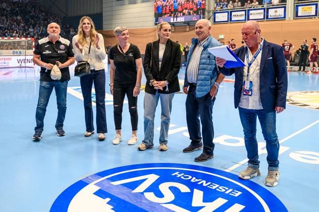 Die Frauen des THC Thueringer HC werden vom ThSV Geert. Trainer Herbert Mueller, Annika Niederwieser, Lýdia Jakubisova, Torhuetterin Dina Eckerle. GER, ThSV Eisenach gegen 1 VfL Potsdam, Handball, 1. Bundesliga, 33.Spieltag, Saison 2024 2025, 04.06.2025 GER, ThSV Eisenach gegen 1 VfL Potsdam, Handball, 1. Bundesliga, 33.Spieltag, Saison 2024 2025, 04.06.2025 Eisenach Copyright: xEibner-Pressefoto MartinxHerbstx EP_MHT