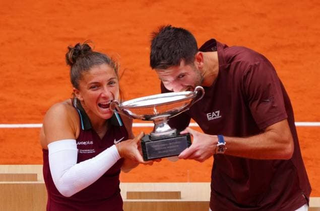 Sara Errani and Andrea Vavassori celebrate winning the mixed doubles title French Open Tennis, Day Twelve, Tennis, Roland Garros, Paris, France - 05 Jun 2025 EDITORIAL USE ONLY No use with unauthorised audio, video, data, fixture lists, club league logos or live services. Online in-match use limited to 120 images, no video emulation. No use in betting, games or single club league player publications. Copyright: xJavierxGarcia Shutterstockx 15337995b