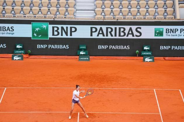 Lois Boisson practices on an empty Philippe Chatrier Court ahead of her semi final later in the day French Open Tennis, Day Twelve, Tennis, Roland Garros, Paris, France - 05 Jun 2025 EDITORIAL USE ONLY No use with unauthorised audio, video, data, fixture lists, club league logos or live services. Online in-match use limited to 120 images, no video emulation. No use in betting, games or single club league player publications. Copyright: xJavierxGarcia Shutterstockx 15337995r