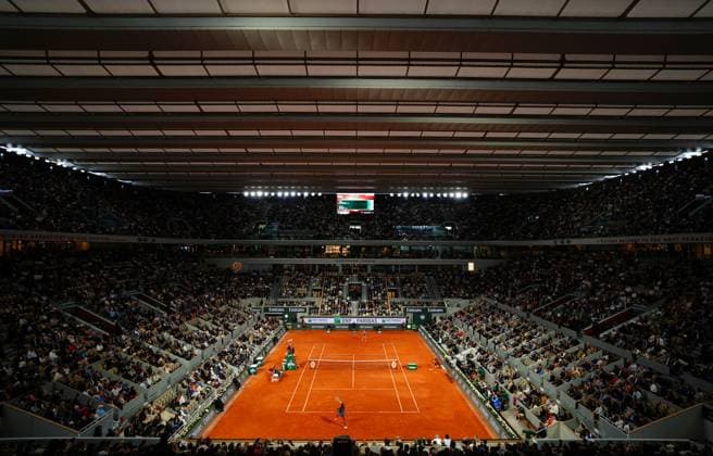 Lois Boisson faces Coco Gauff in their semi final under a closed Philippe Chatrier roof French Open Tennis, Day Twelve, Tennis, Roland Garros, Paris, France - 05 Jun 2025 EDITORIAL USE ONLY No use with unauthorised audio, video, data, fixture lists, club league logos or live services. Online in-match use limited to 120 images, no video emulation. No use in betting, games or single club league player publications. Copyright: xJavierxGarcia Shutterstockx 15337995at