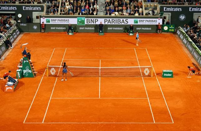 Coco Gauff celebrates a winner after a lengthy rally French Open Tennis, Day Twelve, Tennis, Roland Garros, Paris, France - 05 Jun 2025 EDITORIAL USE ONLY No use with unauthorised audio, video, data, fixture lists, club league logos or live services. Online in-match use limited to 120 images, no video emulation. No use in betting, games or single club league player publications. Copyright: xJavierxGarcia Shutterstockx 15337995au