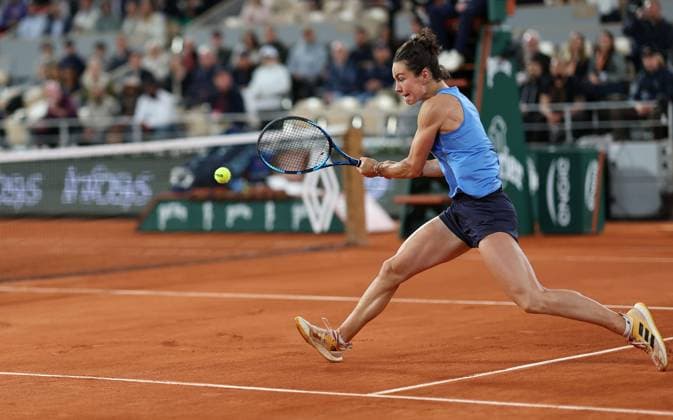 Lois Boisson of France in action French Open Tennis, Day Twelve, Tennis, Roland Garros, Paris, France - 05 Jun 2025 EDITORIAL USE ONLY No use with unauthorised audio, video, data, fixture lists, club league logos or live services. Online in-match use limited to 120 images, no video emulation. No use in betting, games or single club league player publications. Copyright: xEllaxLing Shutterstockx 15337997bs