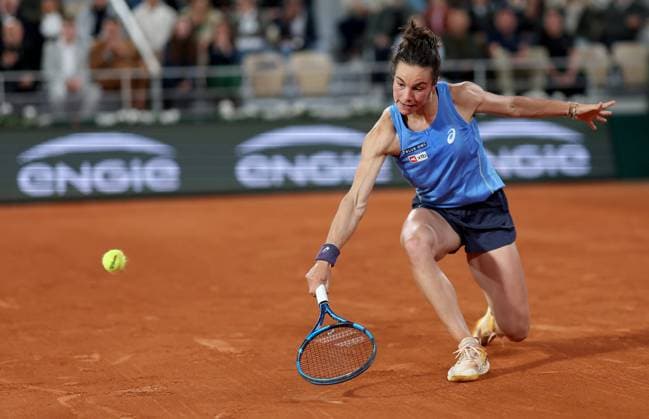 Lois Boisson of France in action French Open Tennis, Day Twelve, Tennis, Roland Garros, Paris, France - 05 Jun 2025 EDITORIAL USE ONLY No use with unauthorised audio, video, data, fixture lists, club league logos or live services. Online in-match use limited to 120 images, no video emulation. No use in betting, games or single club league player publications. Copyright: xEllaxLing Shutterstockx 15337997bp