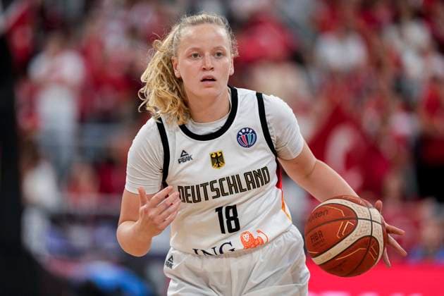 Emma Eichmeyer (DBB, 18), am Ball, Einzelbild, Einzelfoto, Aktion, Action, 06.06.2025, Heidelberg (Deutschland), Basketball, Länderspiel, Frauen, Deutschland - Türkei