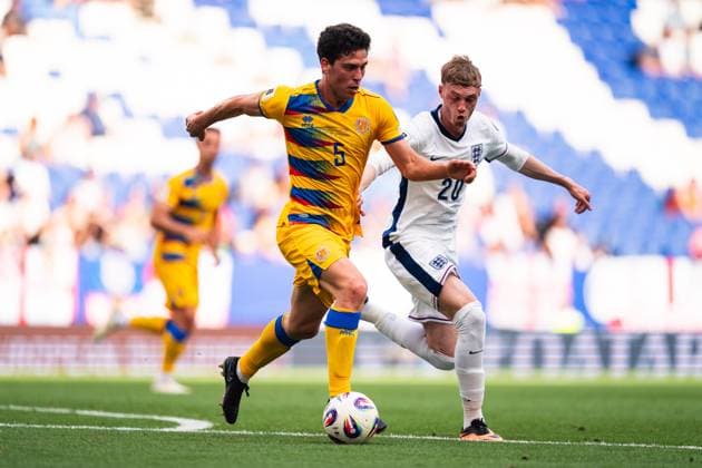 (250608) -- BARCELONA, June 8, 2025 -- Cole Palmer (R) of England vies with Max Llovera of Andorra during the World Cup European Qualifiers football match between England and Andorra, in RCDE Stadium, Barcelona, Spain, on June 7, 2025. ) (SP)SPAIN-BARCELONA-FOOTBALL FIFA World Cup, WM, Weltmeisterschaft, Fussball QUALIFIER-ENGLAND VS ANDORRA JoanxGosa
