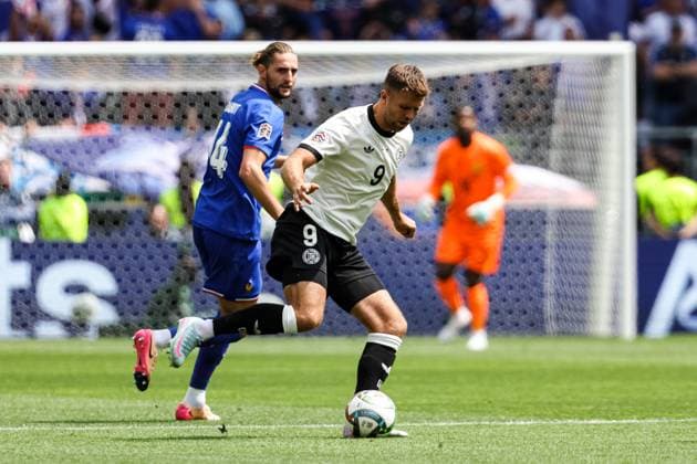 Niclas Fuellkrug (Deutschland, 09) vs Adrien Rabiot (Frankreich, 14) GER, Deutschland vs. Frankreich, Fussball, UEFA, Nations League, Platz3, Spielzeit 2024 2025, 08.06.2025 GER, Deutschland vs. Frankreich, Fussball, UEFA, Nations League, Platz3, Spielzeit 2024 2025, 08.06.2025 Stuttgart Copyright: xEibner-Pressefoto RogerxBuerkex EP_RBE