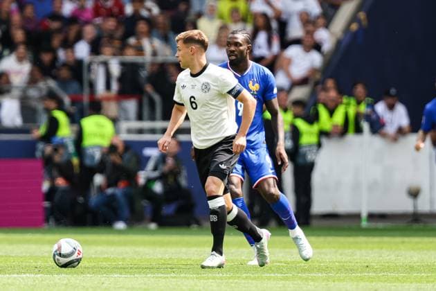 Joshua Kimmich (Deutschland, 06) vs Marcus Thuram (Frankreich, 09) GER, Deutschland vs. Frankreich, Fussball, UEFA, Nations League, Platz3, Spielzeit 2024 2025, 08.06.2025 GER, Deutschland vs. Frankreich, Fussball, UEFA, Nations League, Platz3, Spielzeit 2024 2025, 08.06.2025 Stuttgart Copyright: xEibner-Pressefoto RogerxBuerkex EP_RBE