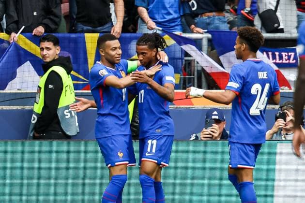 Tor fuer Frankreich 0:2 durch Michael Olise (Frankreich, 11) mit Vorlage durch Kylian Mbappe (Frankreich, 10). Jubel im Team Frankreich. GER, Deutschland vs. Frankreich, Fussball, UEFA, Nations League, Platz3, Spielzeit 2024 2025, 08.06.2025 GER, Deutschland vs. Frankreich, Fussball, UEFA, Nations League, Platz3, Spielzeit 2024 2025, 08.06.2025 Stuttgart Copyright: xEibner-Pressefoto RogerxBuerkex EP_RBE