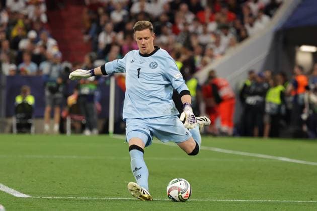 GER, xFSx , Muenchen , Nations League Halbfinale, Deutschland - Portugal, in der Munich Football Arena 04.06.2025 , v.l. Marc-Andre ter Stegen ( Germany ,1) am Ball, Freisteller, Einzelbild, Ganzkoerper, Aktion, Action, Spielszene Copyright: HMBxMedia Fereira