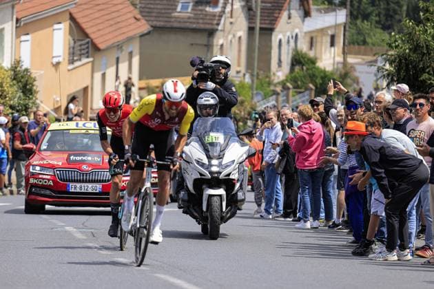 THIERRY Pierre, Arkea - B&B Hotels, and OURSELIN Paul, Cofidis, during the Criterium du Dauphine, Stage 1, Domerat - Montlucon, 06 08 2025 - 195,8 km during Criterium du Dauphine 2025 - Stage 1, Street Cycling race in France, France, June 08 2025 Copyright: xStefanoxCavasino IPAxSportx xipa-agency.netx xx IPA_58814443 IPA_Agency_IPA58814443