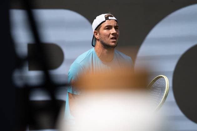Jan-Lennard Struff wartet den Aufschlag des Gegners ab, Matteo Arnaldi vs. Jan-Lennard Struff, Tennis, ATP, Tennis Herren Turnier, Boss-Open, Center-Court, Sechzehntelfinale, 09.06.2025, Matteo Arnaldi vs. Jan-Lennard Struff, Tennis, ATP-Turnier, Boss-Open, Center-Court, Sechzehntelfinale, 09.06.2025, Stuttgart Copyright: xEibner-Pressefoto EdwardxCheungx EP_ECG
