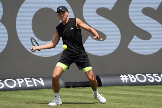 Vorhandschlag von Justin Engel, Justin Engel vs. James Duckwirth, Tennis, ATP, Tennis Herren Turnier, Boss-Open, Center-Court, Sechzehntelfinale, 10.06.2025, Justin Engel vs. James Duckwirth, Tennis, ATP-Turnier, Boss-Open, Center-Court, Sechzehntelfinale, 10.06.2025, Stuttgart Copyright: xEibner-Pressefoto EdwardxCheungx EP_ECG
