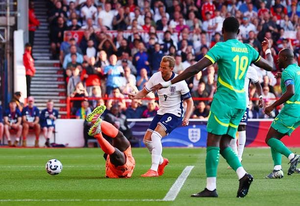 Harry Kane of England scores the opening goal England v Senegal, International Friendly, Länderspiel, Nationalmannschaft Football, City Ground, Nottingham, UK - 10 Jun 2025 EDITORIAL USE ONLY No use with unauthorised audio, video, data, fixture lists, club league logos or live services. Online in-match use limited to 120 images, no video emulation. No use in betting, games or single club league player publications. Copyright: xMattxWest Shutterstockx 15350922y