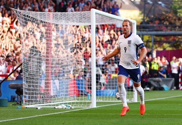 Harry Kane of England celebrates scoring the opening goal England v Senegal, International Friendly, Länderspiel, Nationalmannschaft Football, City Ground, Nottingham, UK - 10 Jun 2025 EDITORIAL USE ONLY No use with unauthorised audio, video, data, fixture lists, club league logos or live services. Online in-match use limited to 120 images, no video emulation. No use in betting, games or single club league player publications. Copyright: xMattxWest Shutterstockx 15350922ab